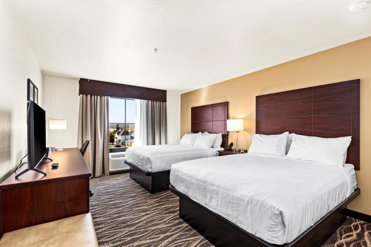 Cobblestone Hotel & Suites Superior Exteriér fotografie