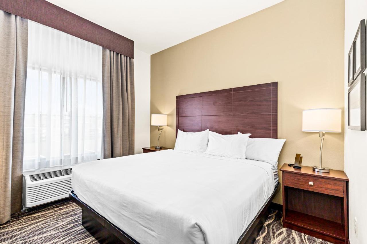 Cobblestone Hotel & Suites Superior Exteriér fotografie