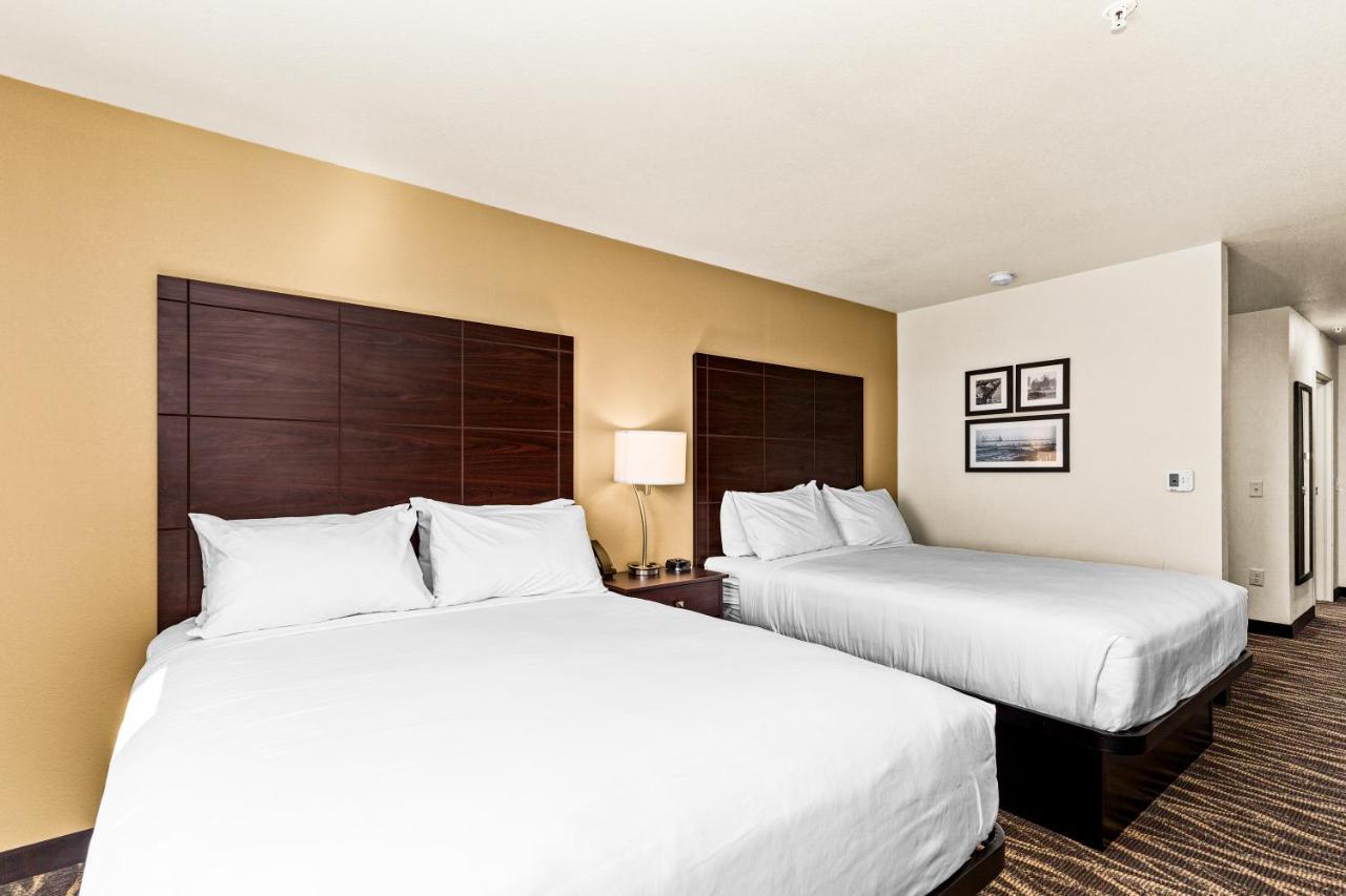 Cobblestone Hotel & Suites Superior Exteriér fotografie